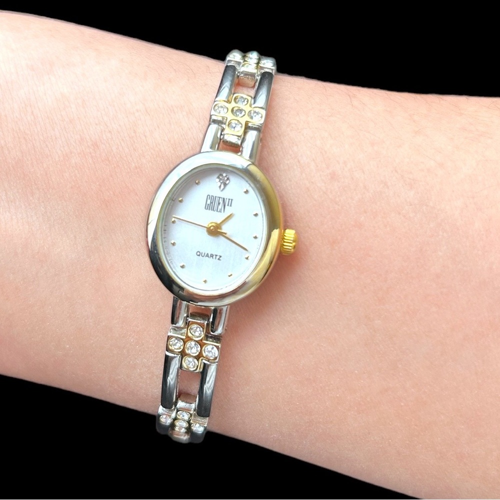 Gruen quartz ladies watch vintage looks new.